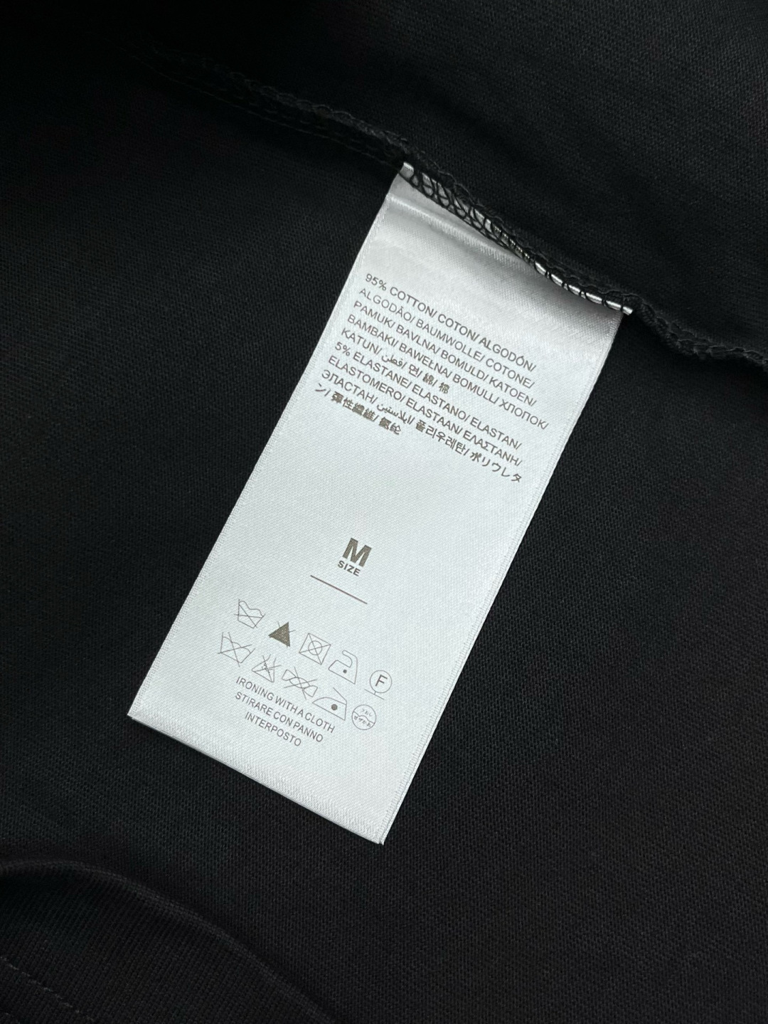 Gucc* 25ss新款短袖，定制280克全棉面料，前幅印花logo，非常简约大气的一款 无论是上身舒适