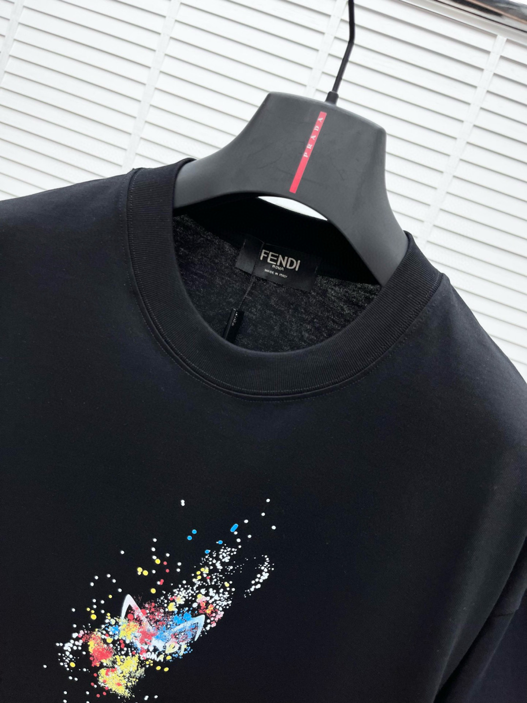 Fend* 25ss新款短袖，定制280克全棉面料，前幅印花logo，非常简约大气的一款 无论是上身舒适