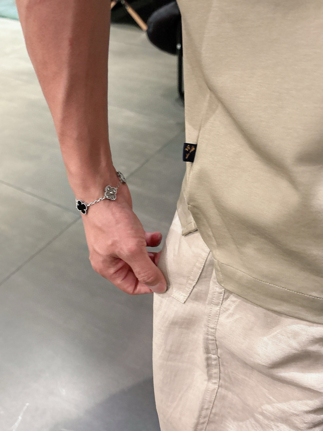 2025年 春夏系列🔥🔥H8058🔥🔥1.颜色：黑色 白色 灰色 豆绿 蓝色2.尺码：M-5XL3.版型