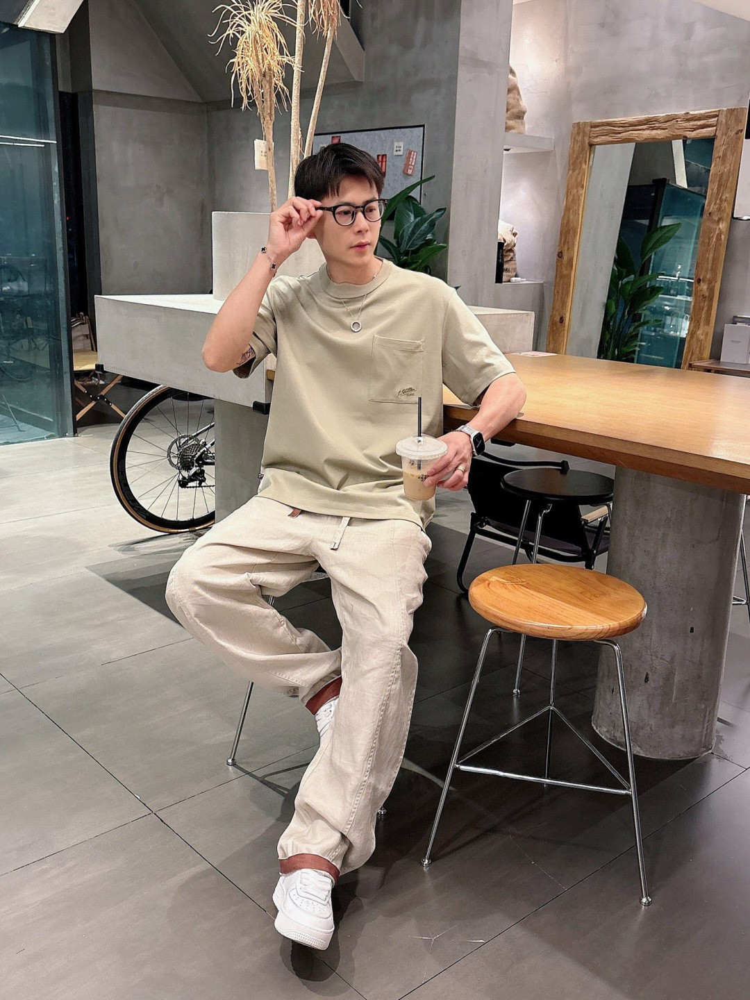 2025年 春夏系列🔥🔥H8058🔥🔥1.颜色：黑色 白色 灰色 豆绿 蓝色2.尺码：M-5XL3.版型