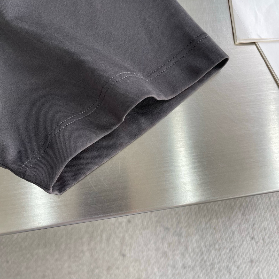 PRAD 25ss春夏系列圆领T恤尺码：M-3XL 微阔版型P.S：兰精莫代尔+匹马棉成分的高品质云朵棉