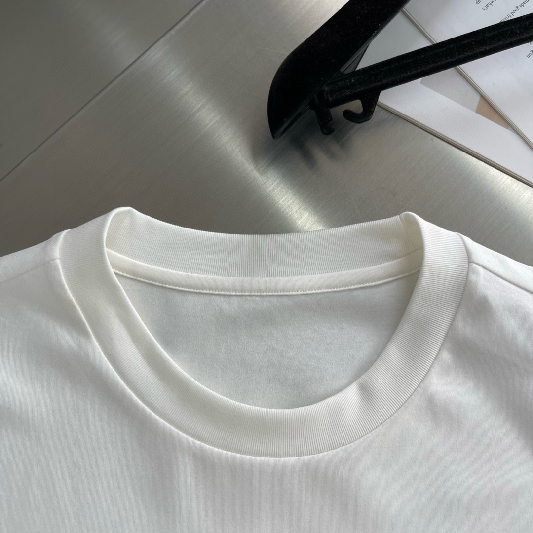 PRAD 25ss春夏系列圆领T恤尺码：M-3XL 微阔版型P.S：兰精莫代尔+匹马棉成分的高品质云朵棉