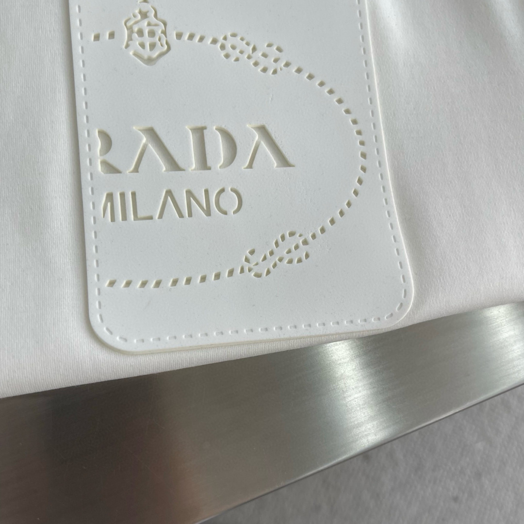 PRAD 25ss春夏系列圆领T恤尺码：M-3XL 微阔版型P.S：兰精莫代尔+匹马棉成分的高品质云朵棉