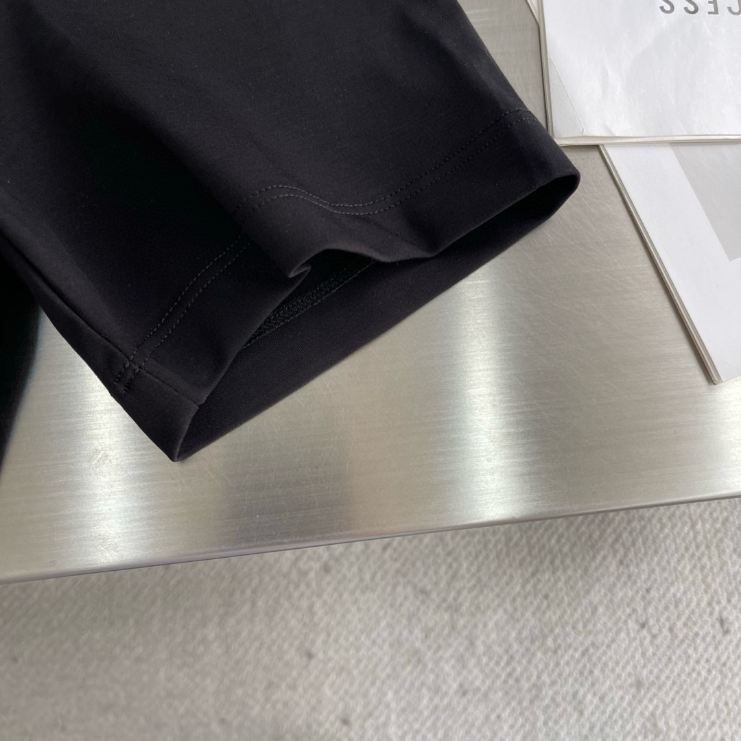 PRAD 25ss春夏系列圆领T恤尺码：M-3XL 微阔版型P.S：兰精莫代尔+匹马棉成分的高品质云朵棉