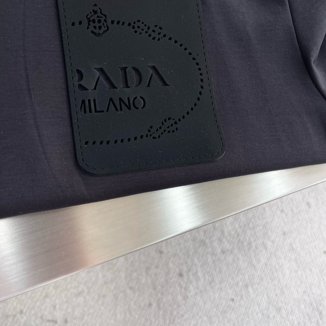 PRAD 25ss春夏系列圆领T恤尺码：M-3XL 微阔版型P.S：兰精莫代尔+匹马棉成分的高品质云朵棉