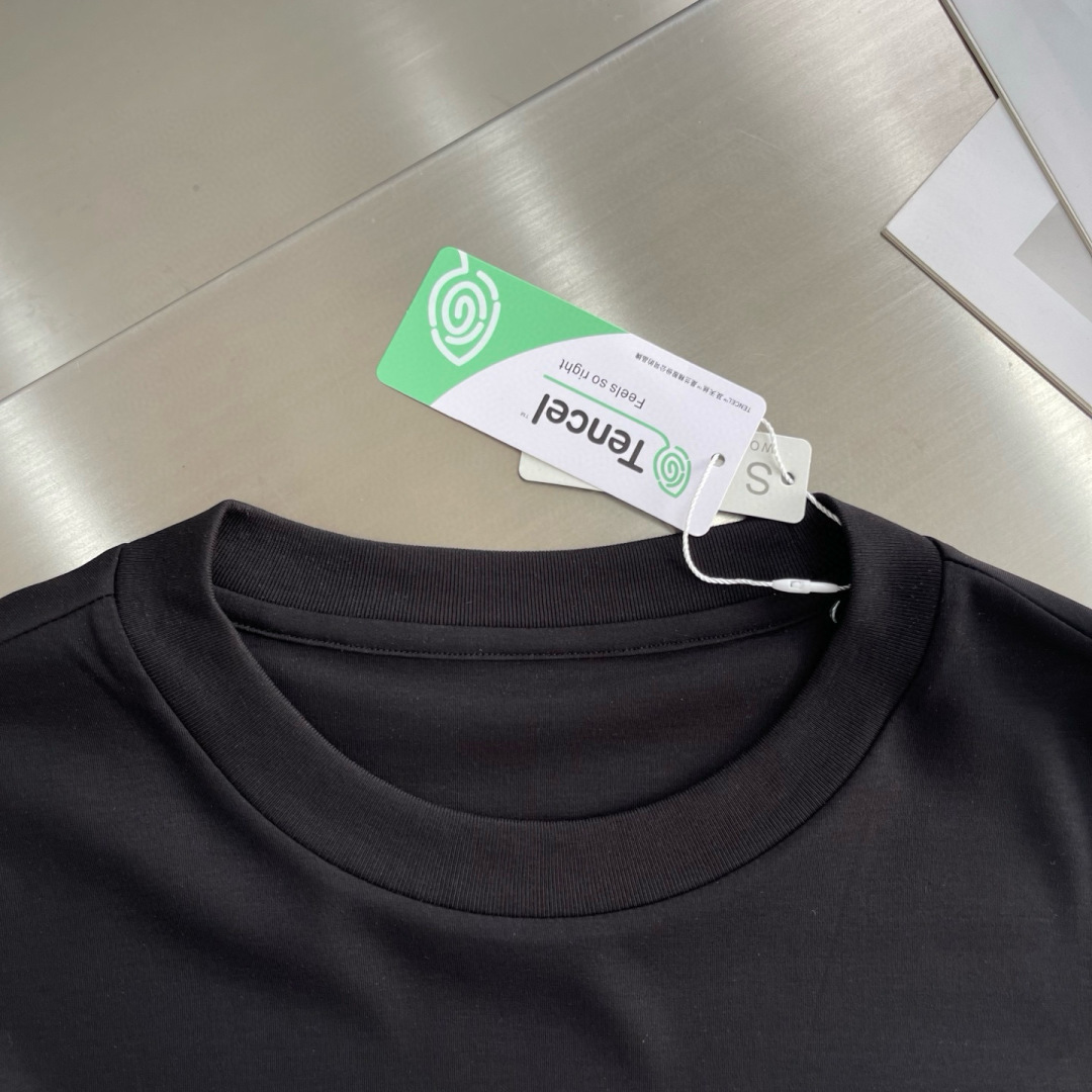 PRAD 25ss春夏系列圆领T恤尺码：M-3XL 微阔版型P.S：兰精莫代尔+匹马棉成分的高品质云朵棉