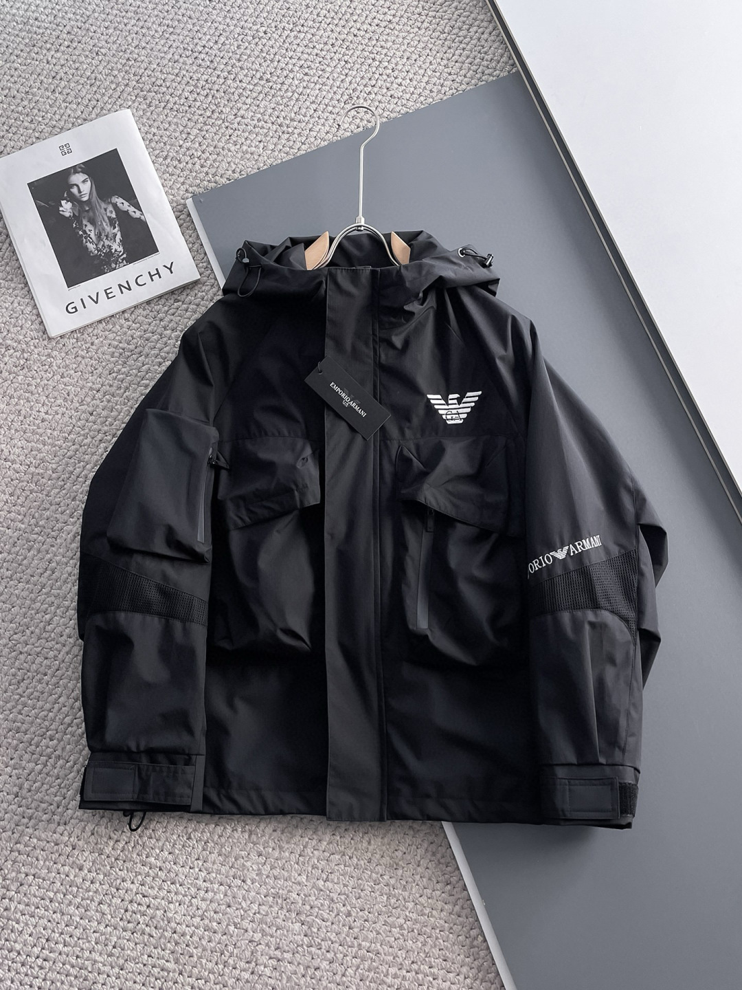 阿玛尼 官网同款，提前发售！2025ss开秋新款男士夹克外套，原单三标齐全高端版本！带隐藏帽，专柜定制面