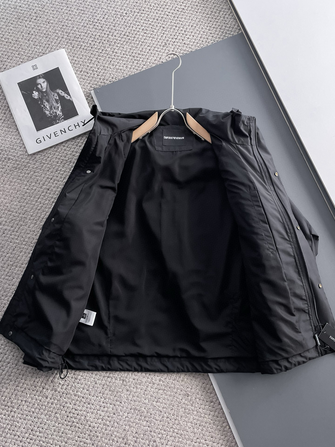 阿玛尼 官网同款，提前发售！2025ss开秋新款男士夹克外套，原单三标齐全高端版本！带隐藏帽，专柜定制面