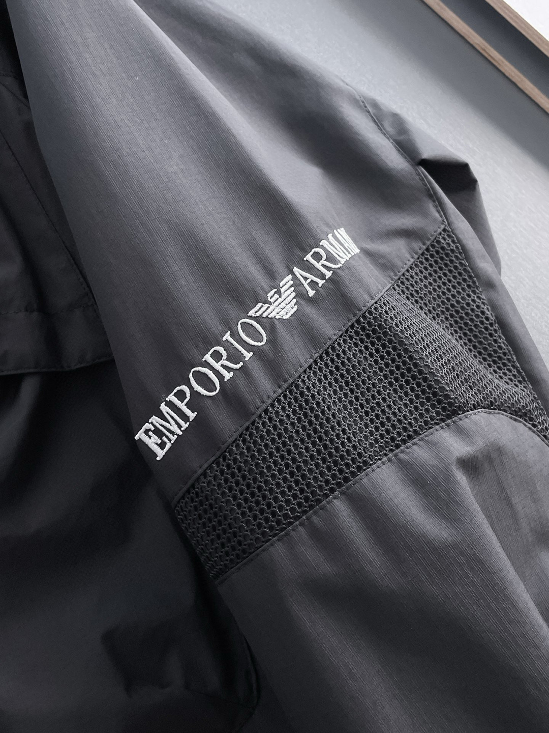 阿玛尼 官网同款，提前发售！2025ss开秋新款男士夹克外套，原单三标齐全高端版本！带隐藏帽，专柜定制面