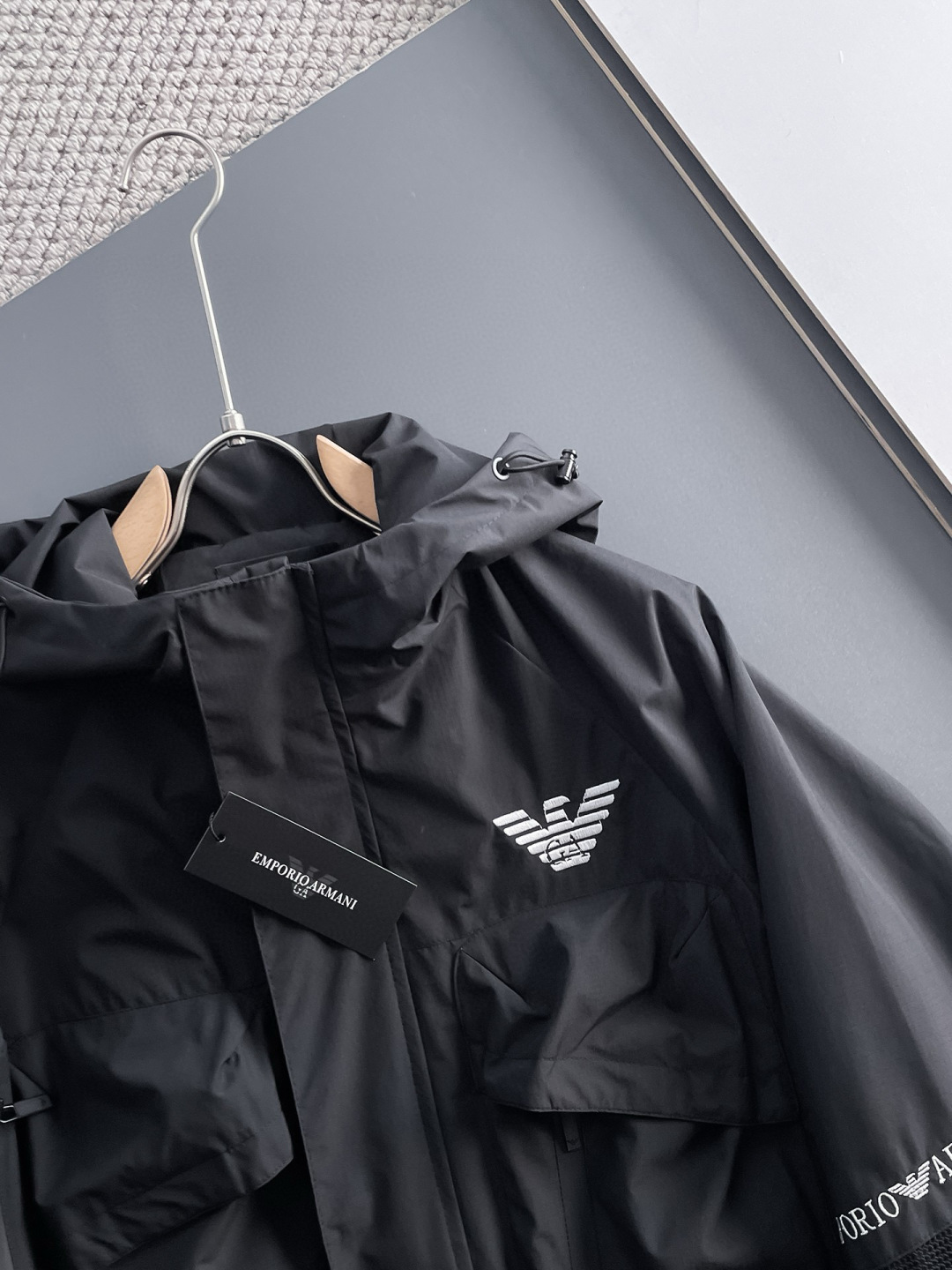 阿玛尼 官网同款，提前发售！2025ss开秋新款男士夹克外套，原单三标齐全高端版本！带隐藏帽，专柜定制面