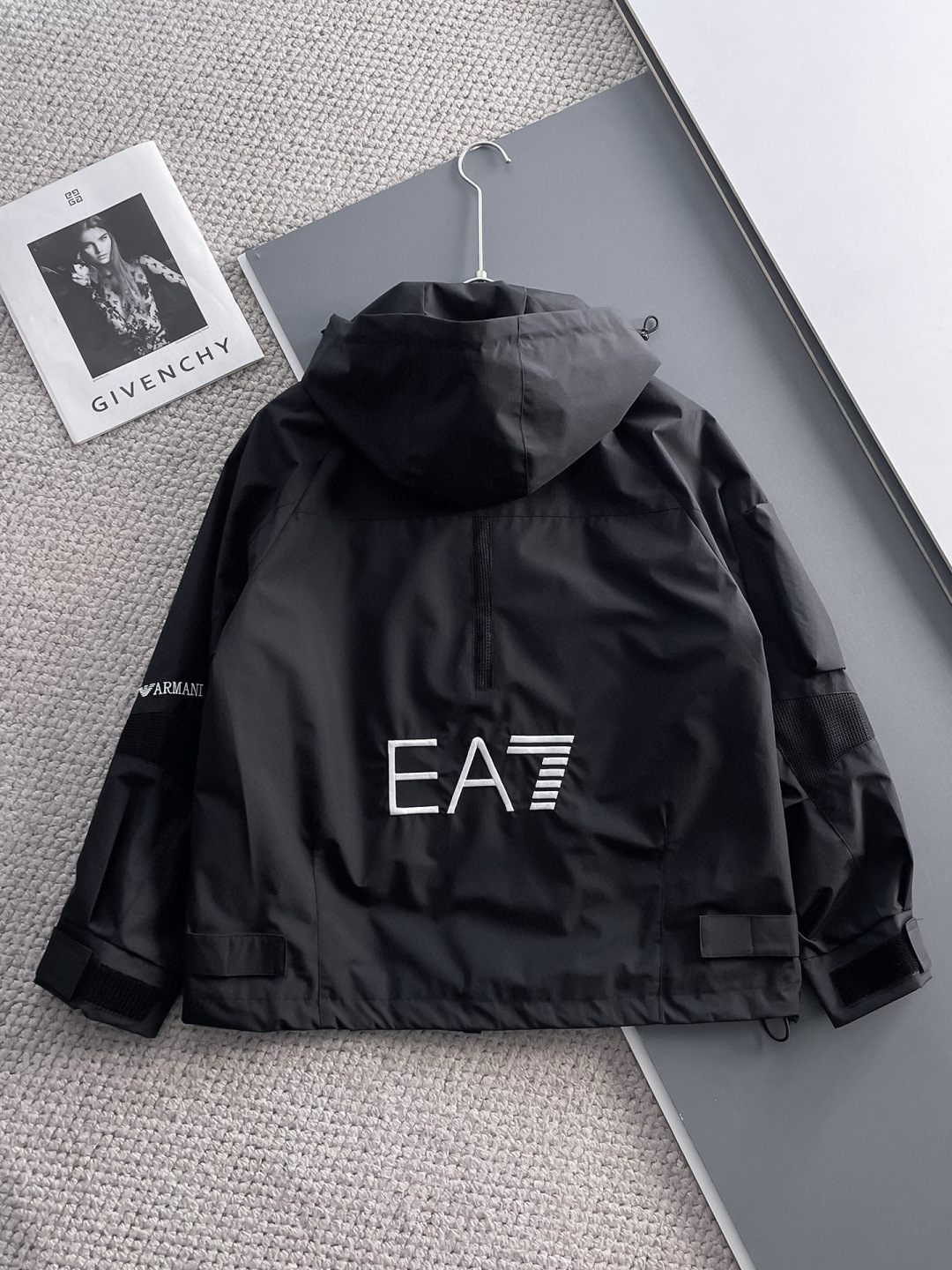 阿玛尼 官网同款，提前发售！2025ss开秋新款男士夹克外套，原单三标齐全高端版本！带隐藏帽，专柜定制面