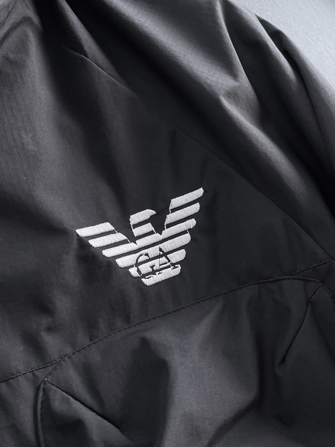 阿玛尼 官网同款，提前发售！2025ss开秋新款男士夹克外套，原单三标齐全高端版本！带隐藏帽，专柜定制面