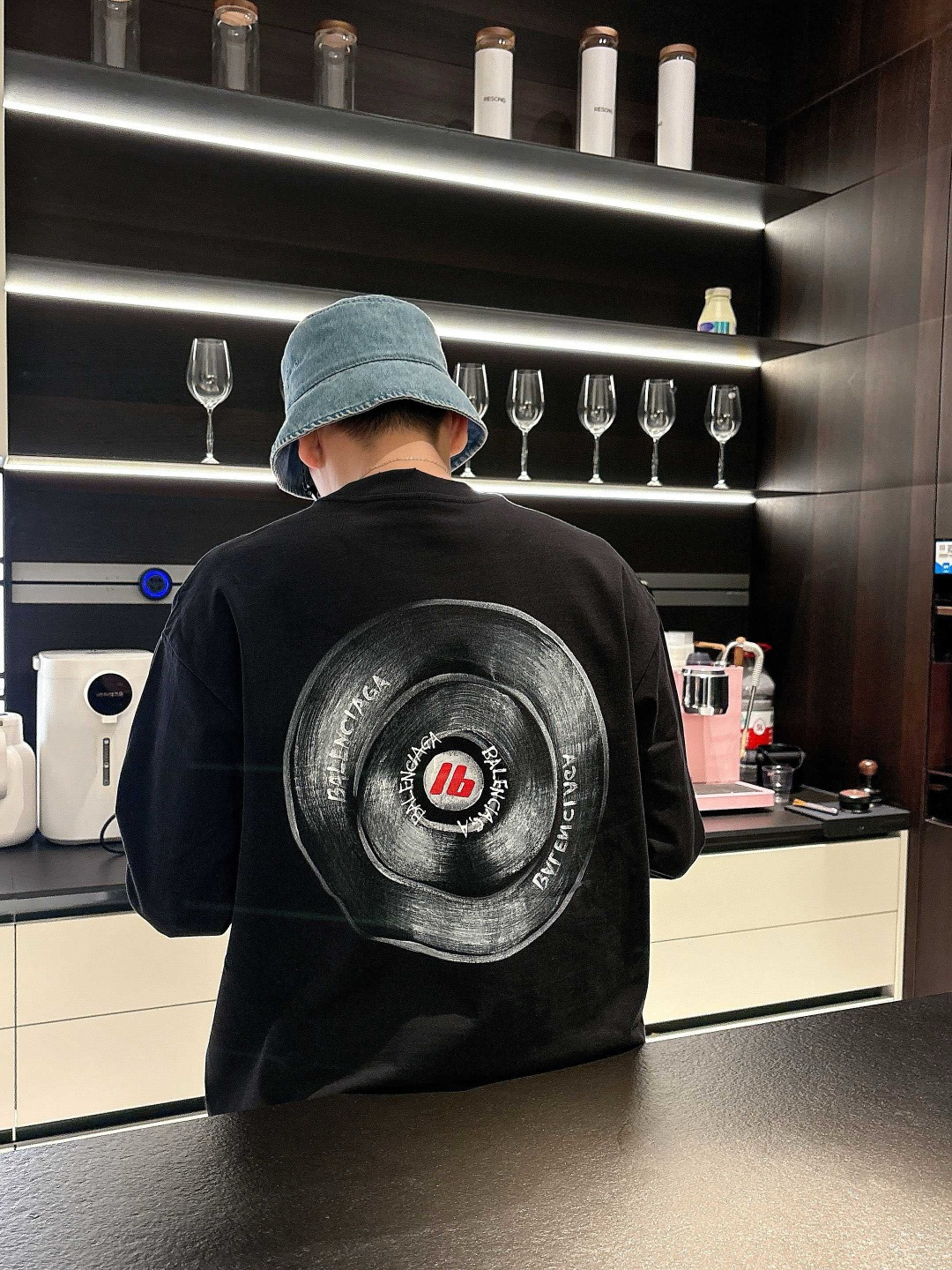 25新款长袖阔版T恤颜色：黑，白尺码：S-XL