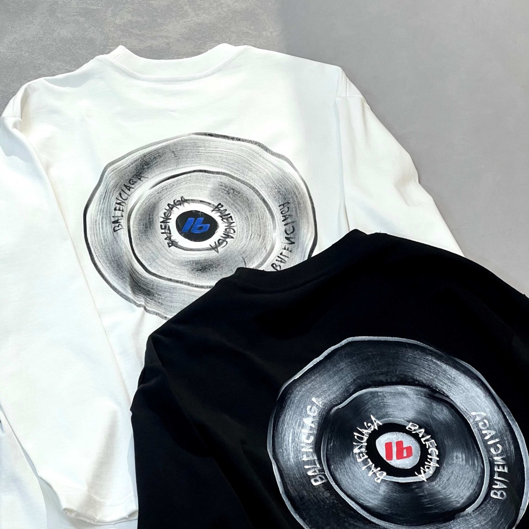 25新款长袖阔版T恤颜色：黑，白尺码：S-XL