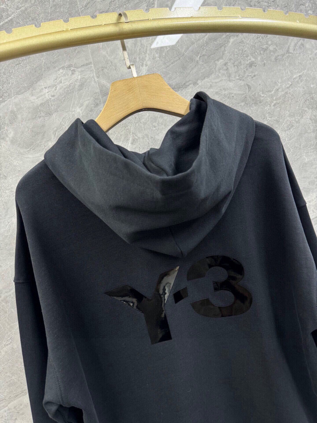 25新款山本家族纯棉连帽卫衣，男士印胶字母logo点缀高街宽松帽衫。日本青藤制衣订单，同步名品店发售，帅