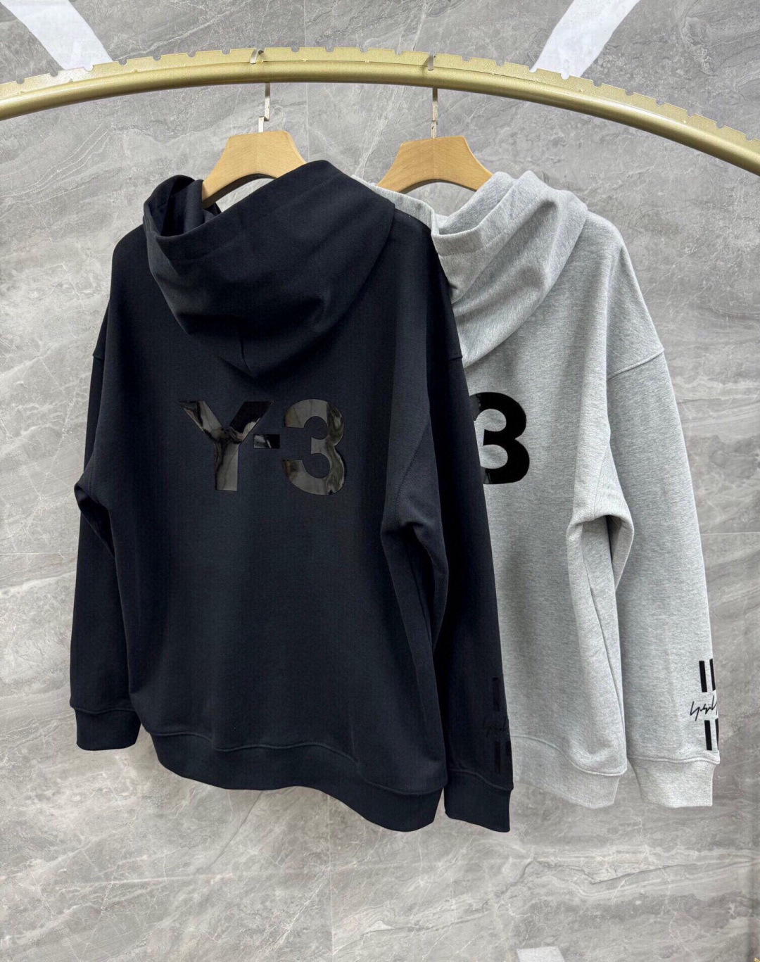 25新款山本家族纯棉连帽卫衣，男士印胶字母logo点缀高街宽松帽衫。日本青藤制衣订单，同步名品店发售，帅