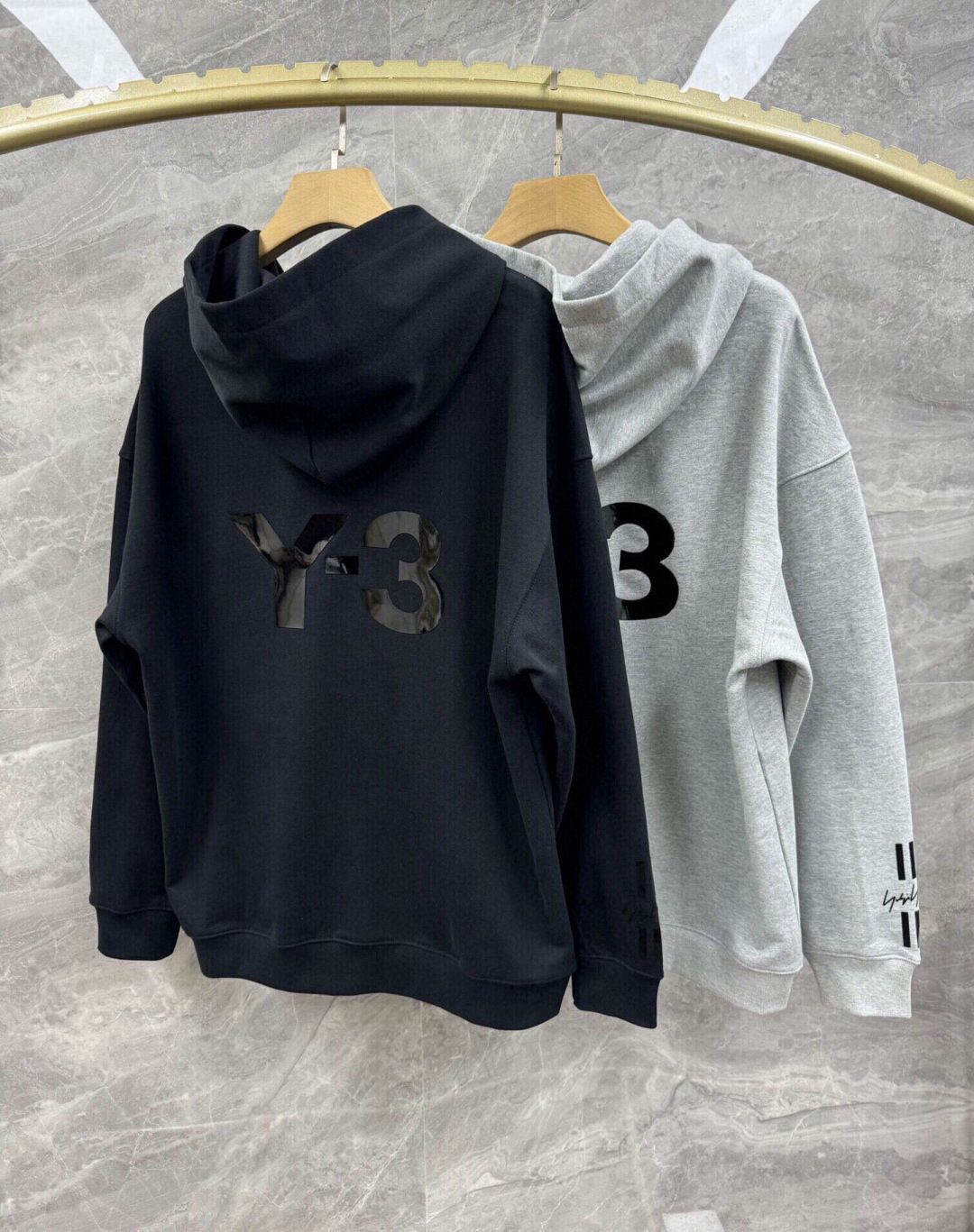 25新款山本家族纯棉连帽卫衣，男士印胶字母logo点缀高街宽松帽衫。日本青藤制衣订单，同步名品店发售，帅