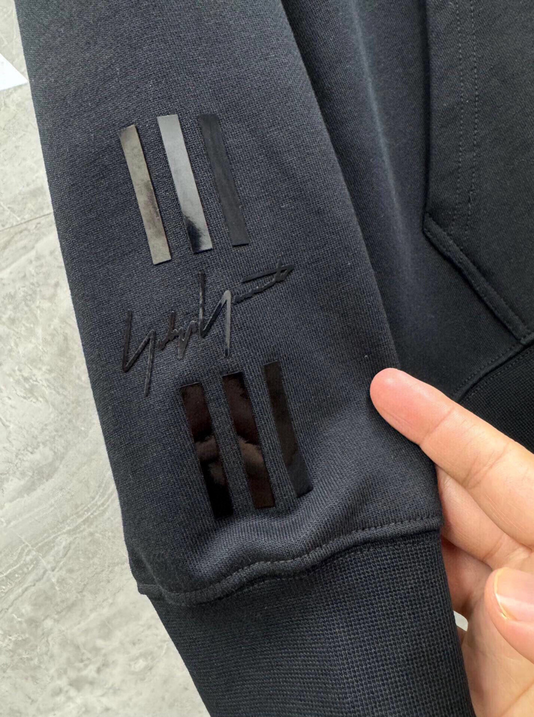 25新款山本家族纯棉连帽卫衣，男士印胶字母logo点缀高街宽松帽衫。日本青藤制衣订单，同步名品店发售，帅