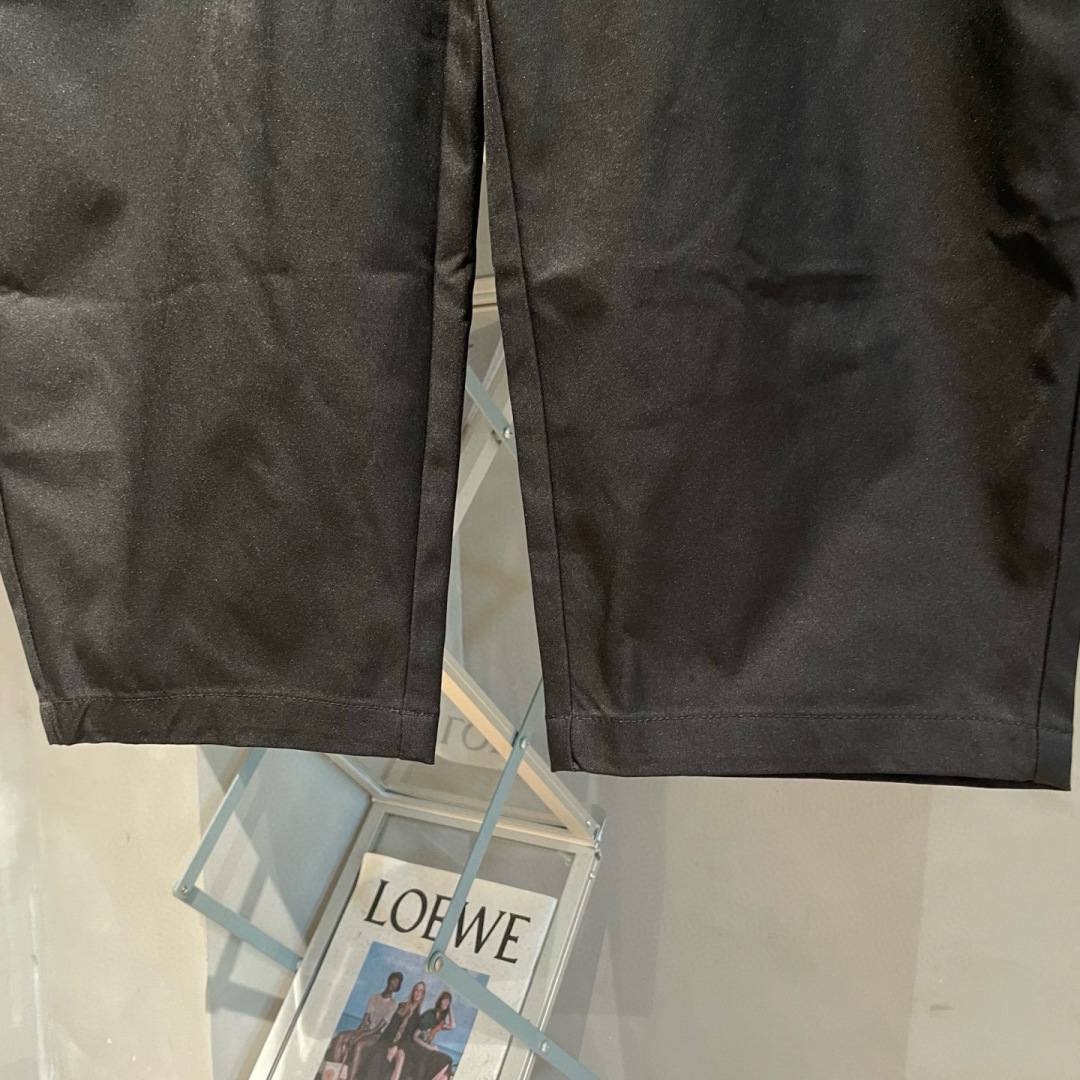 MM6🌟早秋新款休闲工装裤🆕采用优质面料，具有质感，超级时尚洋气！码数：M-2XL男女同款 （模特185