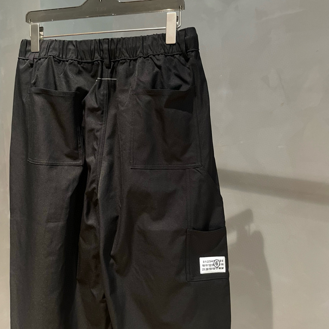 MM6🌟早秋新款休闲工装裤🆕采用优质面料，具有质感，超级时尚洋气！码数：M-2XL男女同款 （模特185