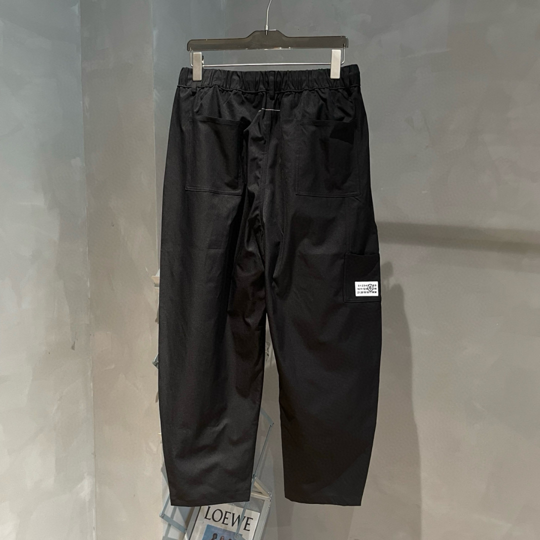 MM6🌟早秋新款休闲工装裤🆕采用优质面料，具有质感，超级时尚洋气！码数：M-2XL男女同款 （模特185