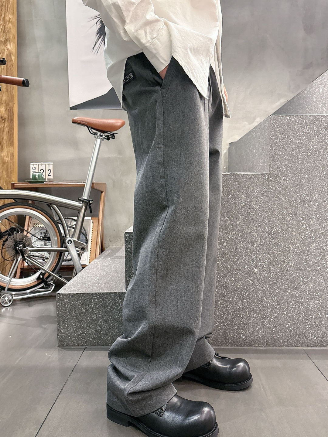 普家🔥新款休闲裤，采用聚酯纤维人棉氨纶混纺面料，超级舒适透气！散口设计，侧边标识点缀，版型上身效果洋气十