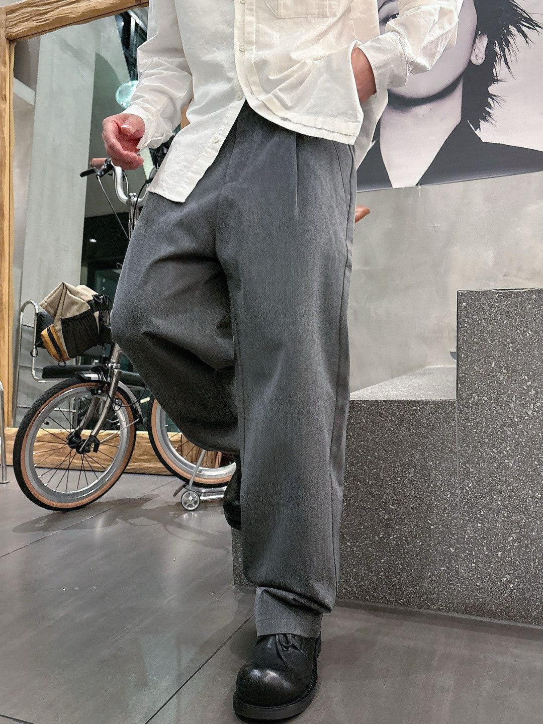 普家🔥新款休闲裤，采用聚酯纤维人棉氨纶混纺面料，超级舒适透气！散口设计，侧边标识点缀，版型上身效果洋气十