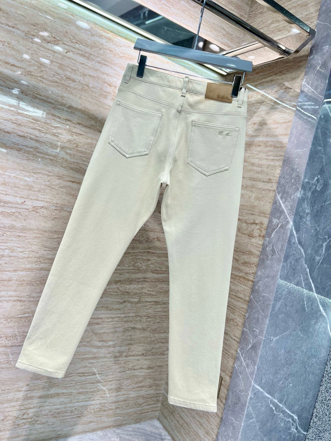 lP🆕 𝟏𝟗𝟖𝟎秋冬上新高订欧货牛仔 现货供应 四面弹莱卡面料𝟏𝟔𝟎𝟖# 米白 码数: 𝟐𝟗-𝟑𝟖