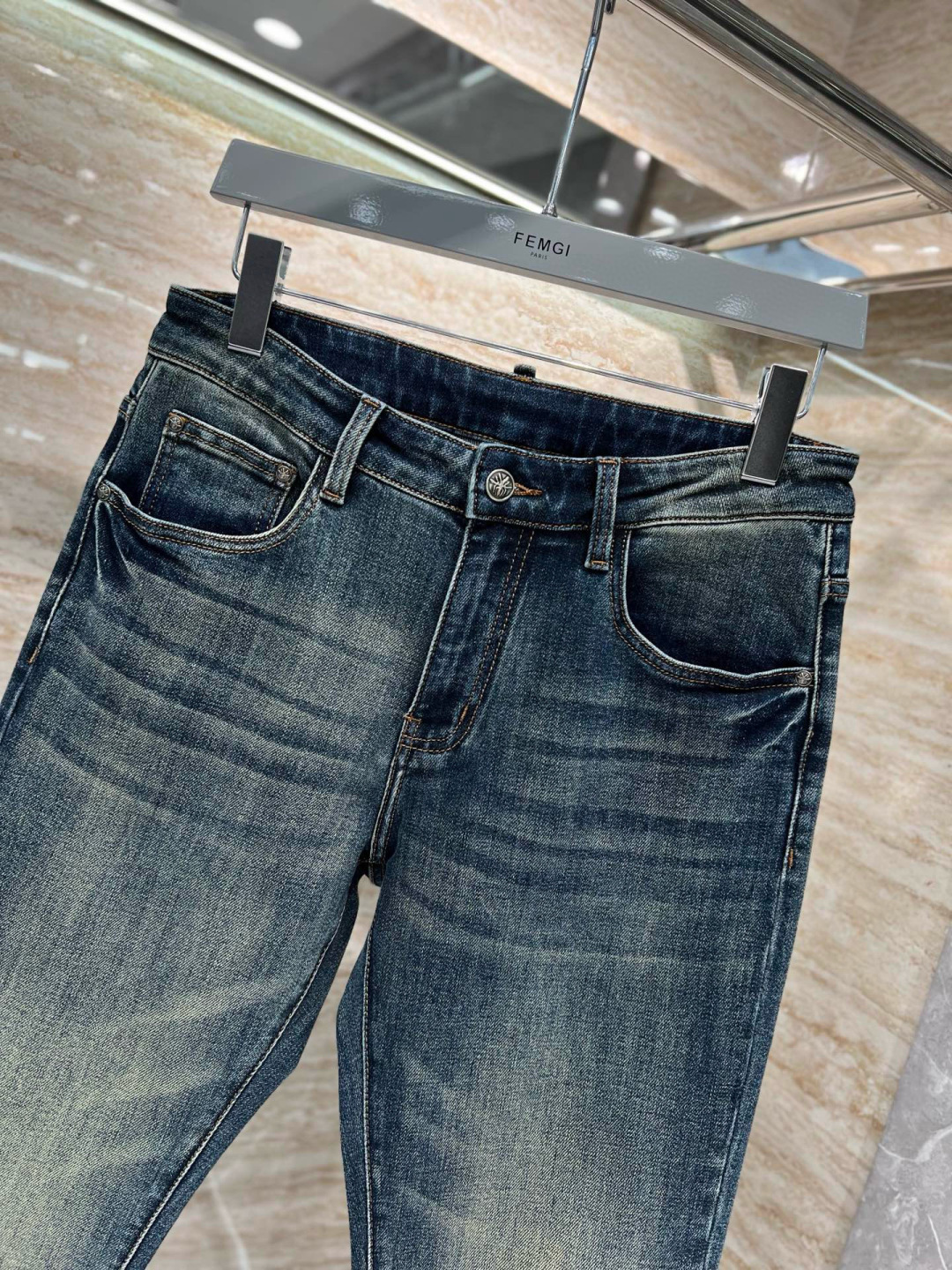 D家牛仔裤 𝟐𝟎𝟐𝟓秋冬上新高订欧货牛仔 现货供应 高端精梳棉面料 𝟏𝟓𝟖𝟕# 兰牛 码数: 𝟐𝟗-𝟑𝟖