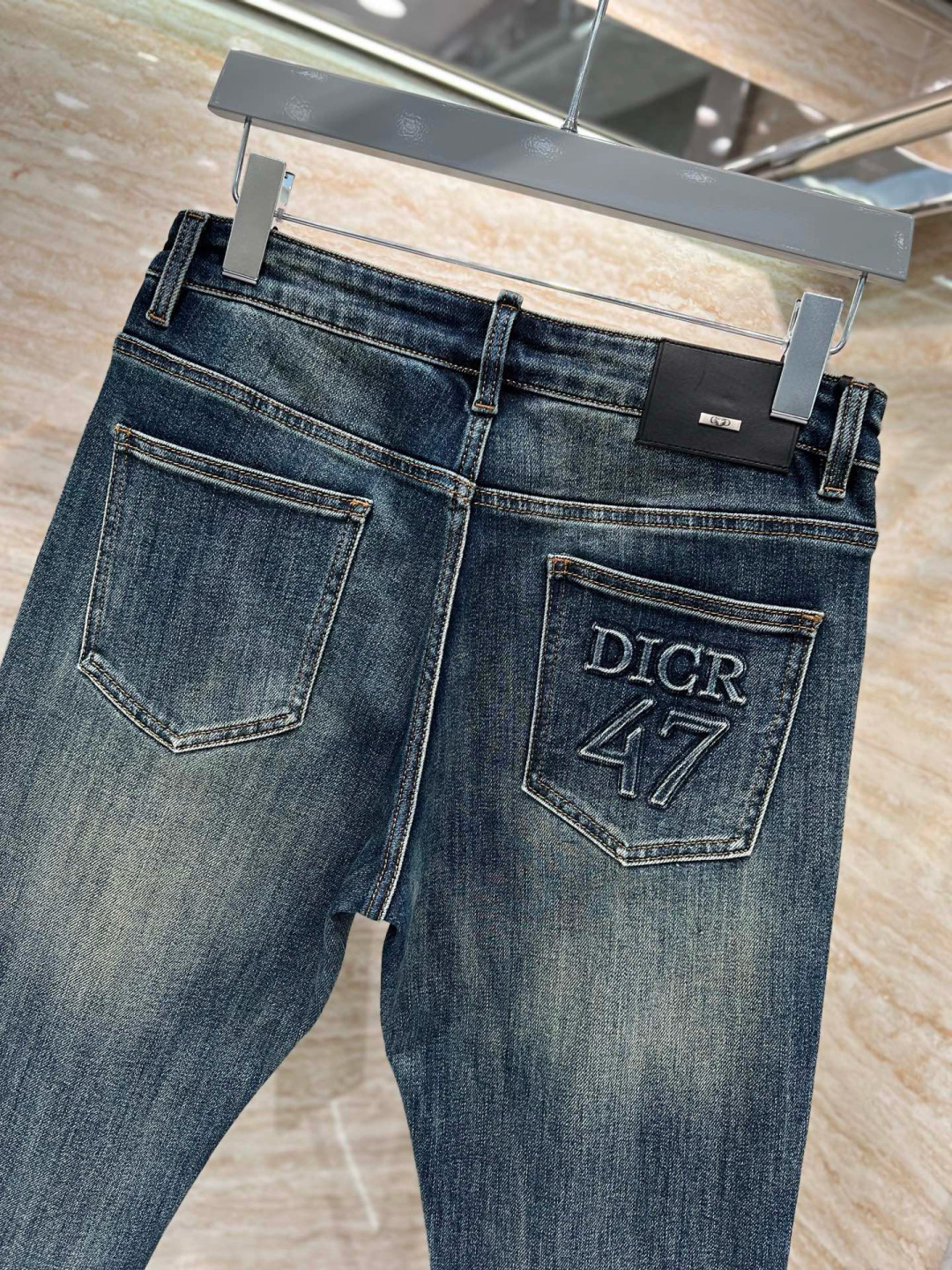 D家牛仔裤 𝟐𝟎𝟐𝟓秋冬上新高订欧货牛仔 现货供应 高端精梳棉面料 𝟏𝟓𝟖𝟕# 兰牛 码数: 𝟐𝟗-𝟑𝟖