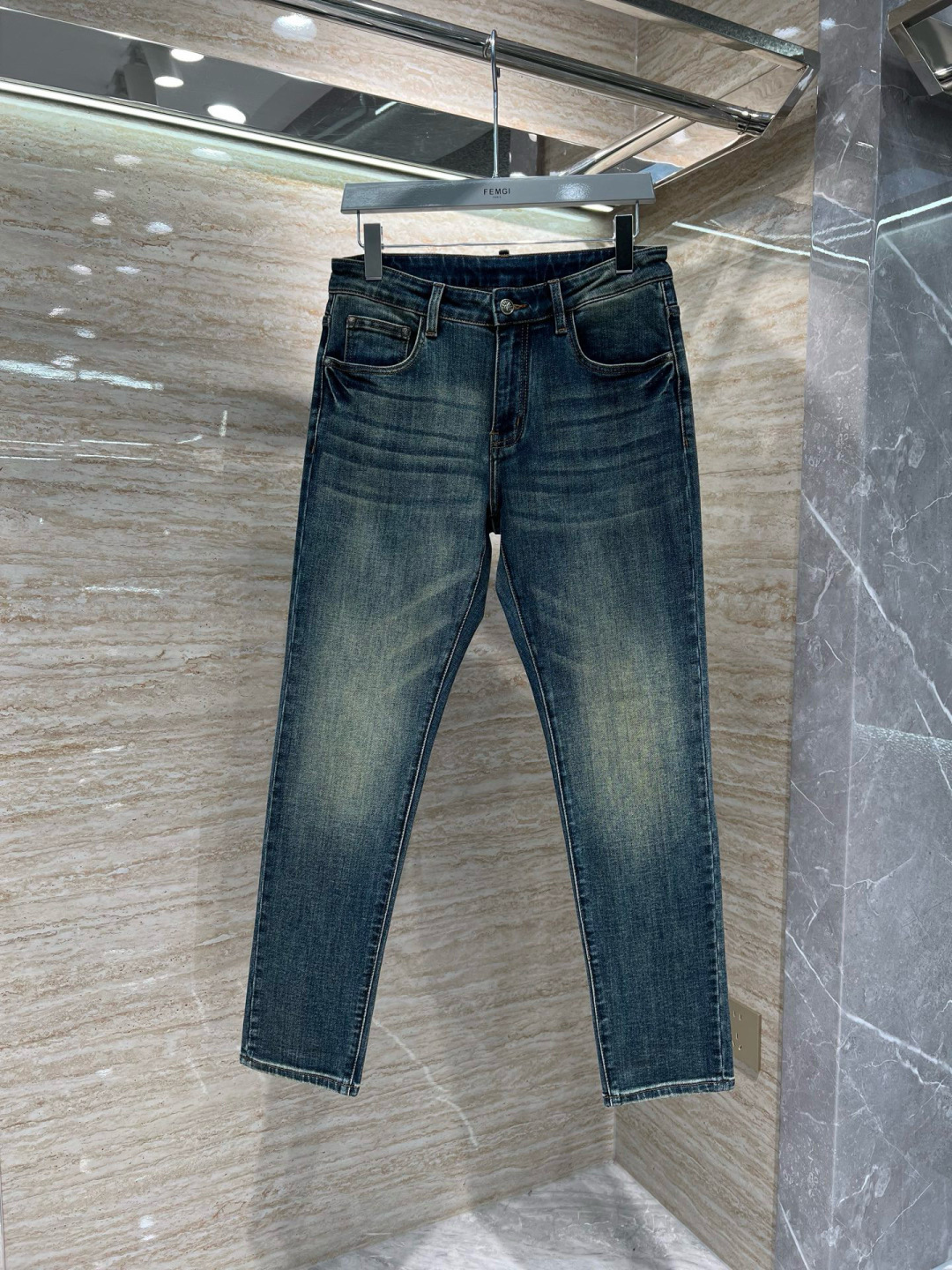 D家牛仔裤 𝟐𝟎𝟐𝟓秋冬上新高订欧货牛仔 现货供应 高端精梳棉面料 𝟏𝟓𝟖𝟕# 兰牛 码数: 𝟐𝟗-𝟑𝟖