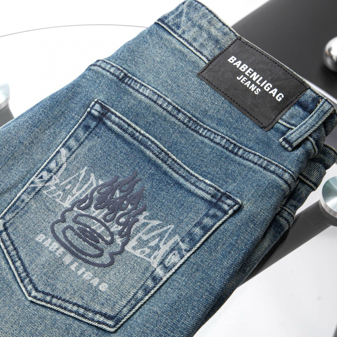 品牌：BABENLIGAG季度：2025秋冬颜色：蓝色尺码:30-36 码版型：微阔中直筒版 牛仔裤重量