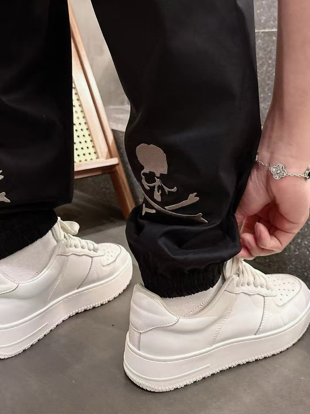 2025年春夏系列🔥🔥H8201🔥🔥1.颜色：黑色 米杏色2.尺码:M-3XL 3.版型:束脚长裤4.面