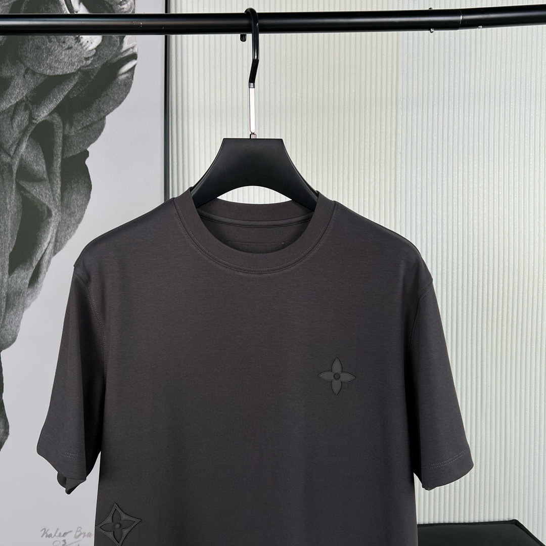 驴家短袖系列季度：2025春夏颜色：黑色 白色 铁灰尺码: M-3XL版型：微阔版型克重：230克重 潮