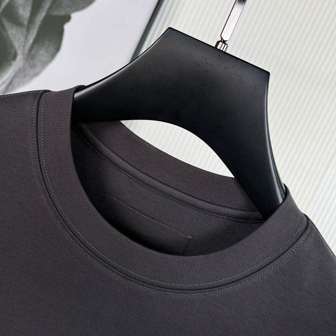 驴家短袖系列季度：2025春夏颜色：黑色 白色 铁灰尺码: M-3XL版型：微阔版型克重：230克重 潮