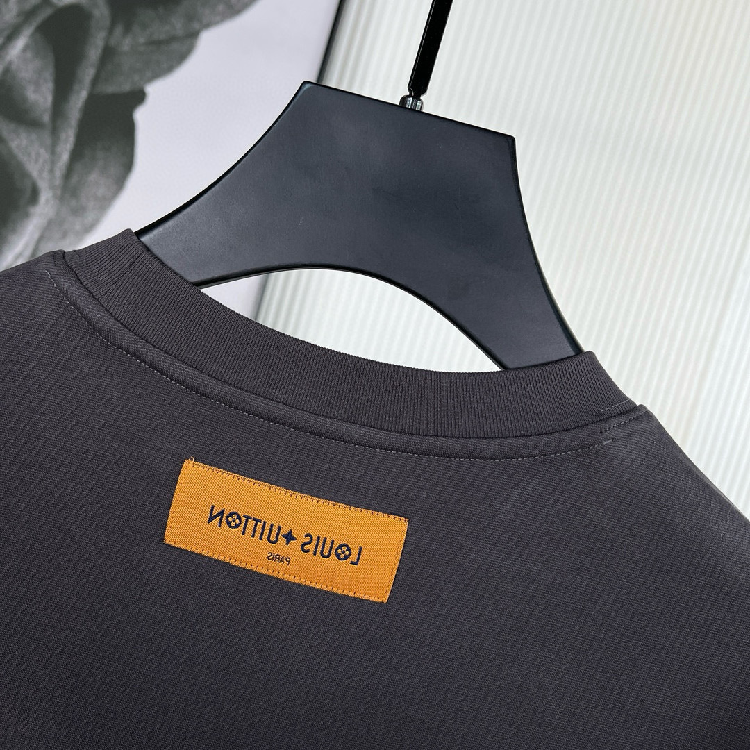 驴家短袖系列季度：2025春夏颜色：黑色 白色 铁灰尺码: M-3XL版型：微阔版型克重：230克重 潮