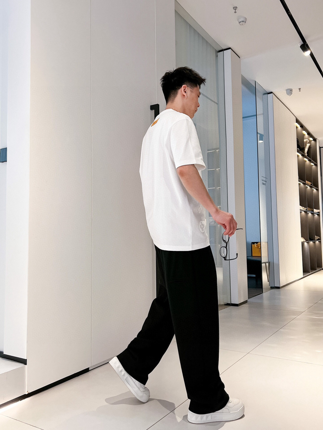 驴家短袖系列季度：2025春夏颜色：黑色 白色 铁灰尺码: M-3XL版型：微阔版型克重：230克重 潮