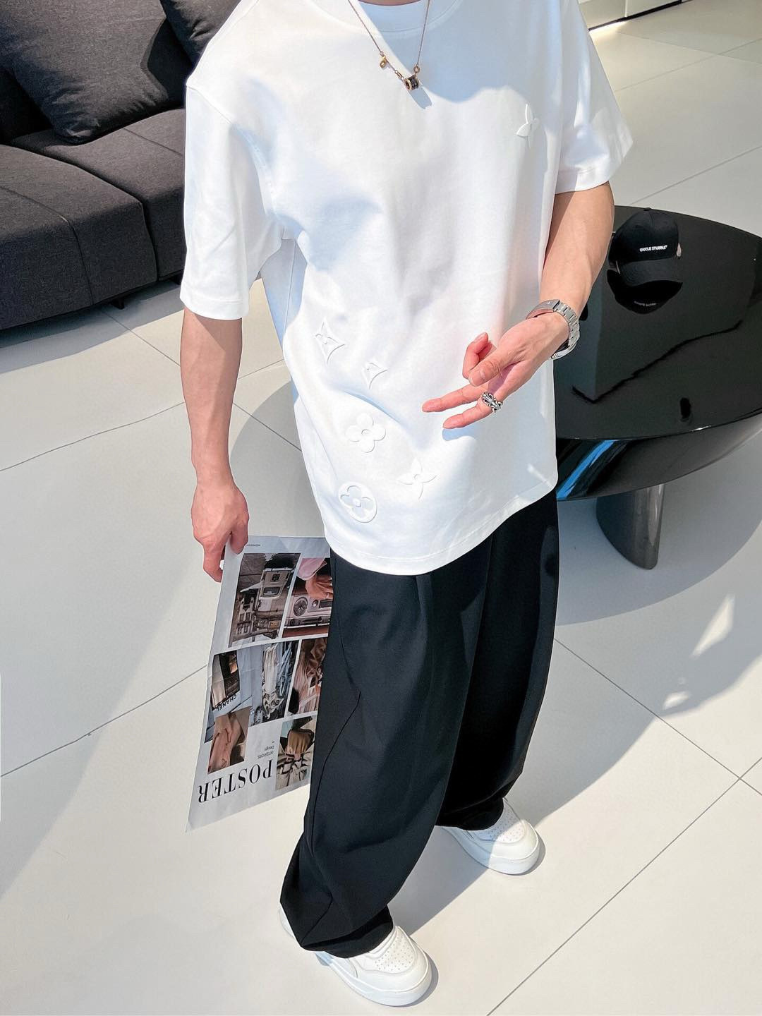 驴家短袖系列季度：2025春夏颜色：黑色 白色 铁灰尺码: M-3XL版型：微阔版型克重：230克重 潮