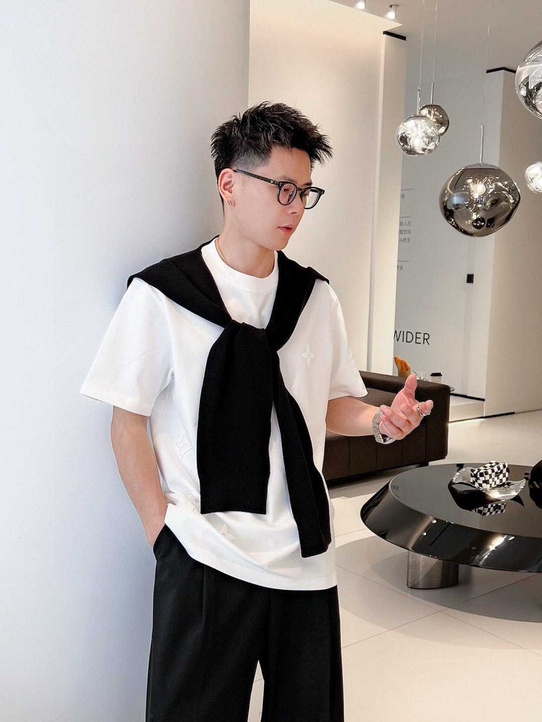 驴家短袖系列季度：2025春夏颜色：黑色 白色 铁灰尺码: M-3XL版型：微阔版型克重：230克重 潮