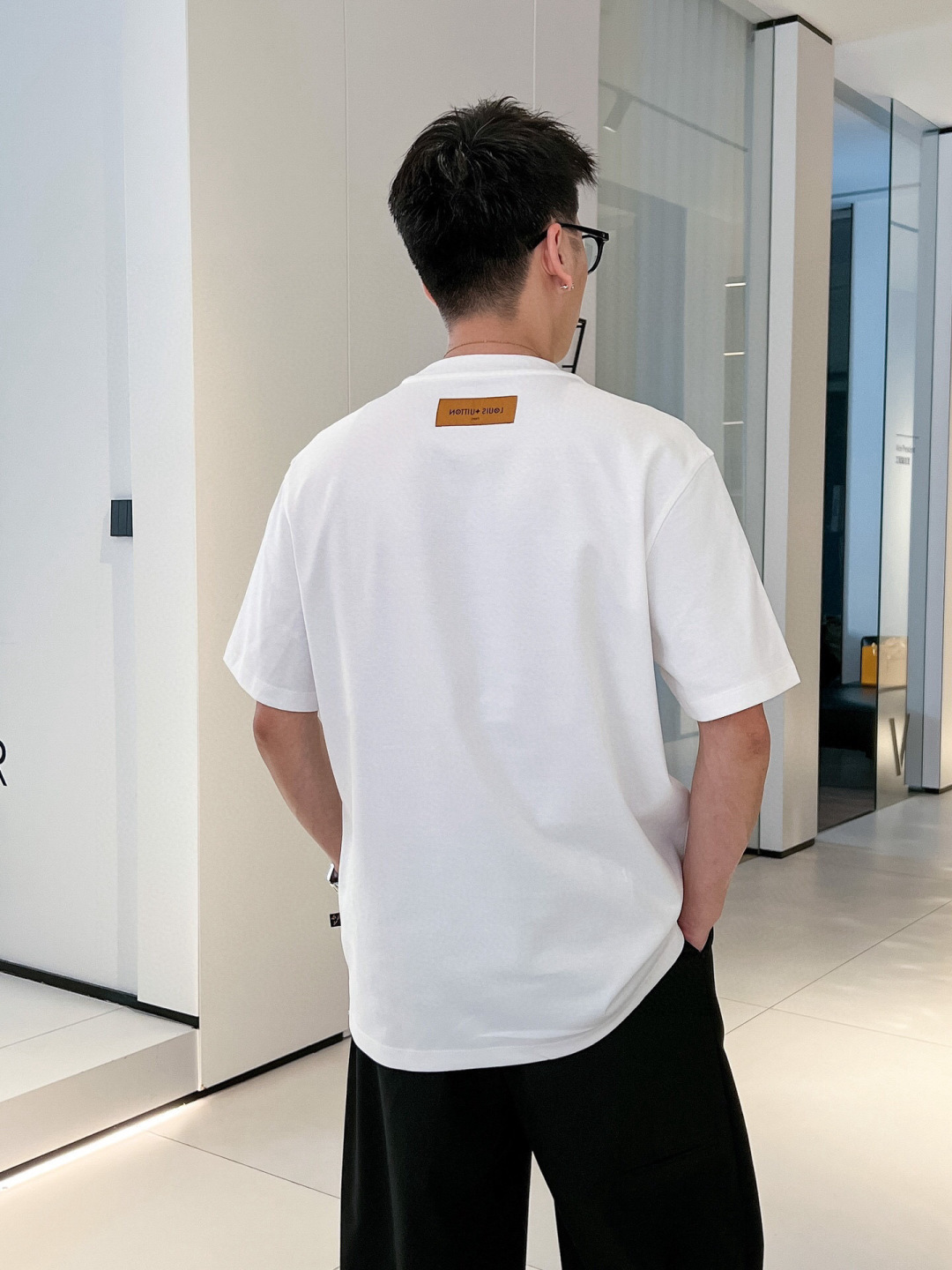 驴家短袖系列季度：2025春夏颜色：黑色 白色 铁灰尺码: M-3XL版型：微阔版型克重：230克重 潮