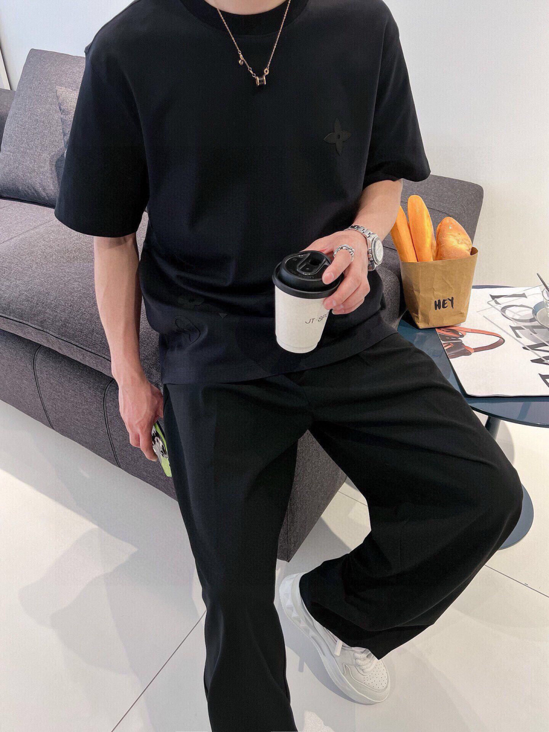 驴家短袖系列季度：2025春夏颜色：黑色 白色 铁灰尺码: M-3XL版型：微阔版型克重：230克重 潮