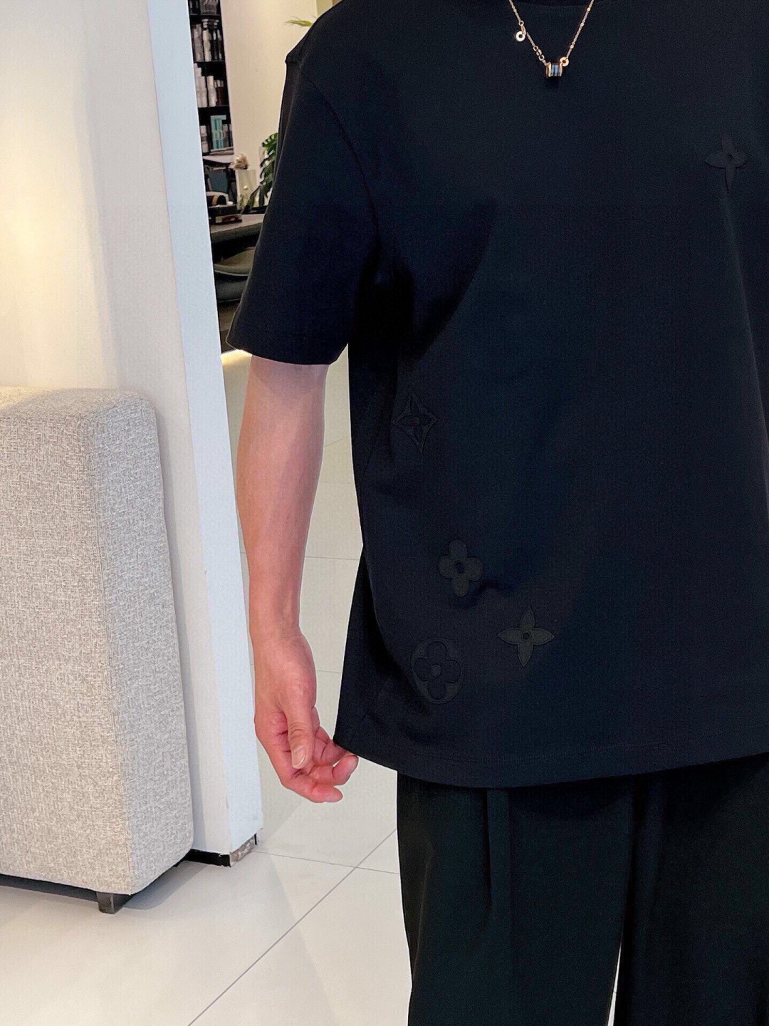 驴家短袖系列季度：2025春夏颜色：黑色 白色 铁灰尺码: M-3XL版型：微阔版型克重：230克重 潮