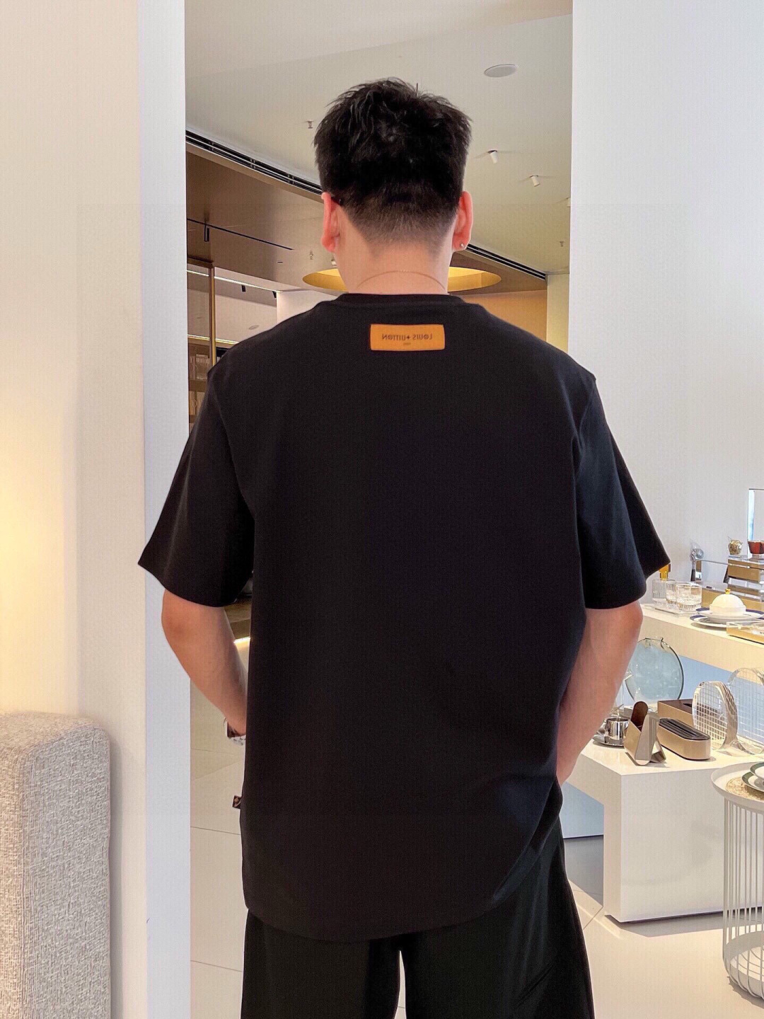 驴家短袖系列季度：2025春夏颜色：黑色 白色 铁灰尺码: M-3XL版型：微阔版型克重：230克重 潮