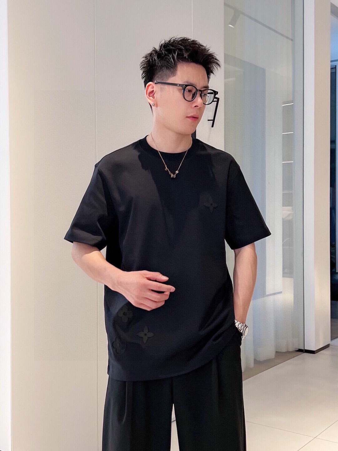 驴家短袖系列季度：2025春夏颜色：黑色 白色 铁灰尺码: M-3XL版型：微阔版型克重：230克重 潮