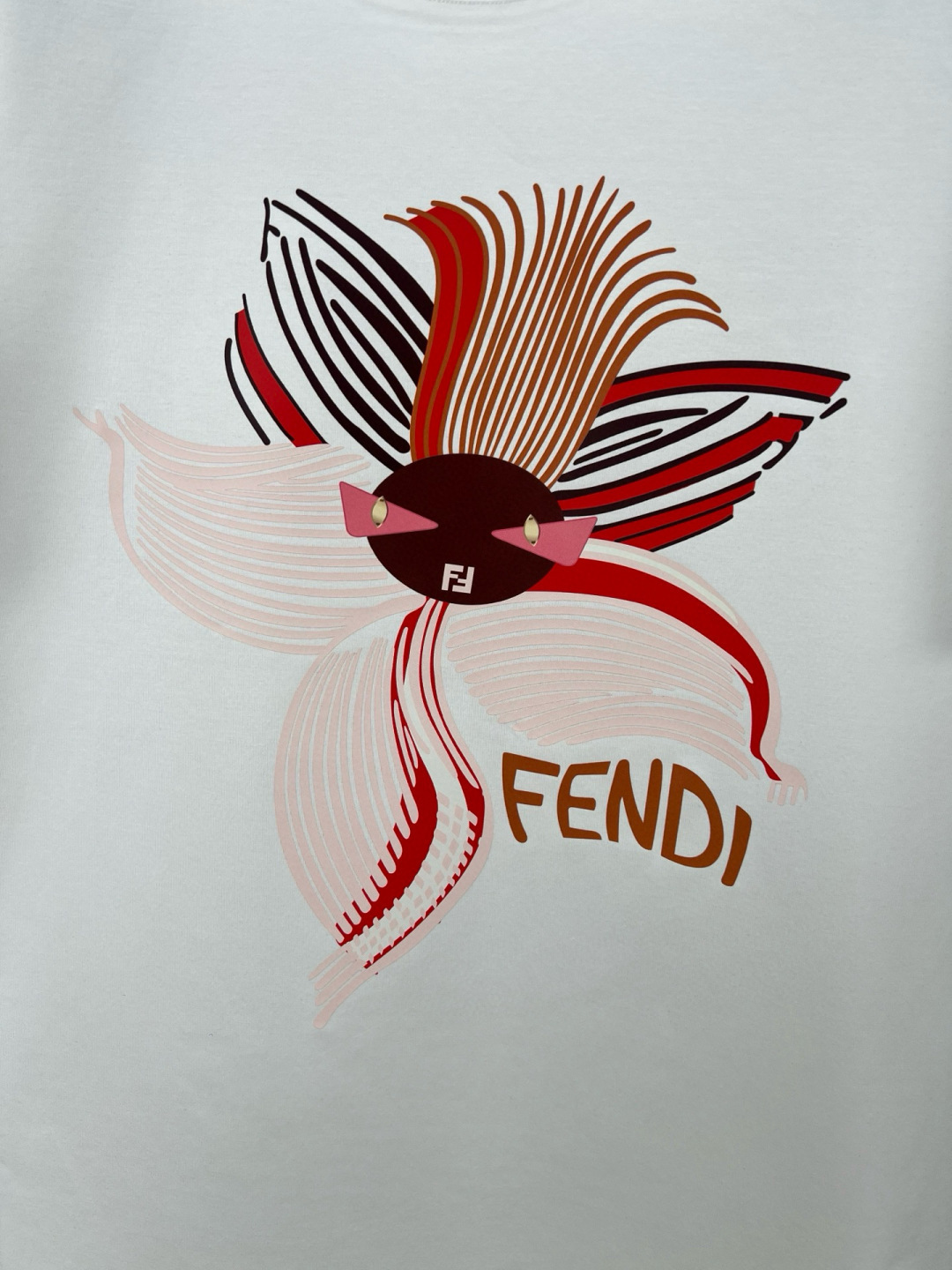 FENDI 25春夏新品花卉图形印花标识短袖T恤，正面胸前饰有花卉图形、FENDI Eyes和FENDI