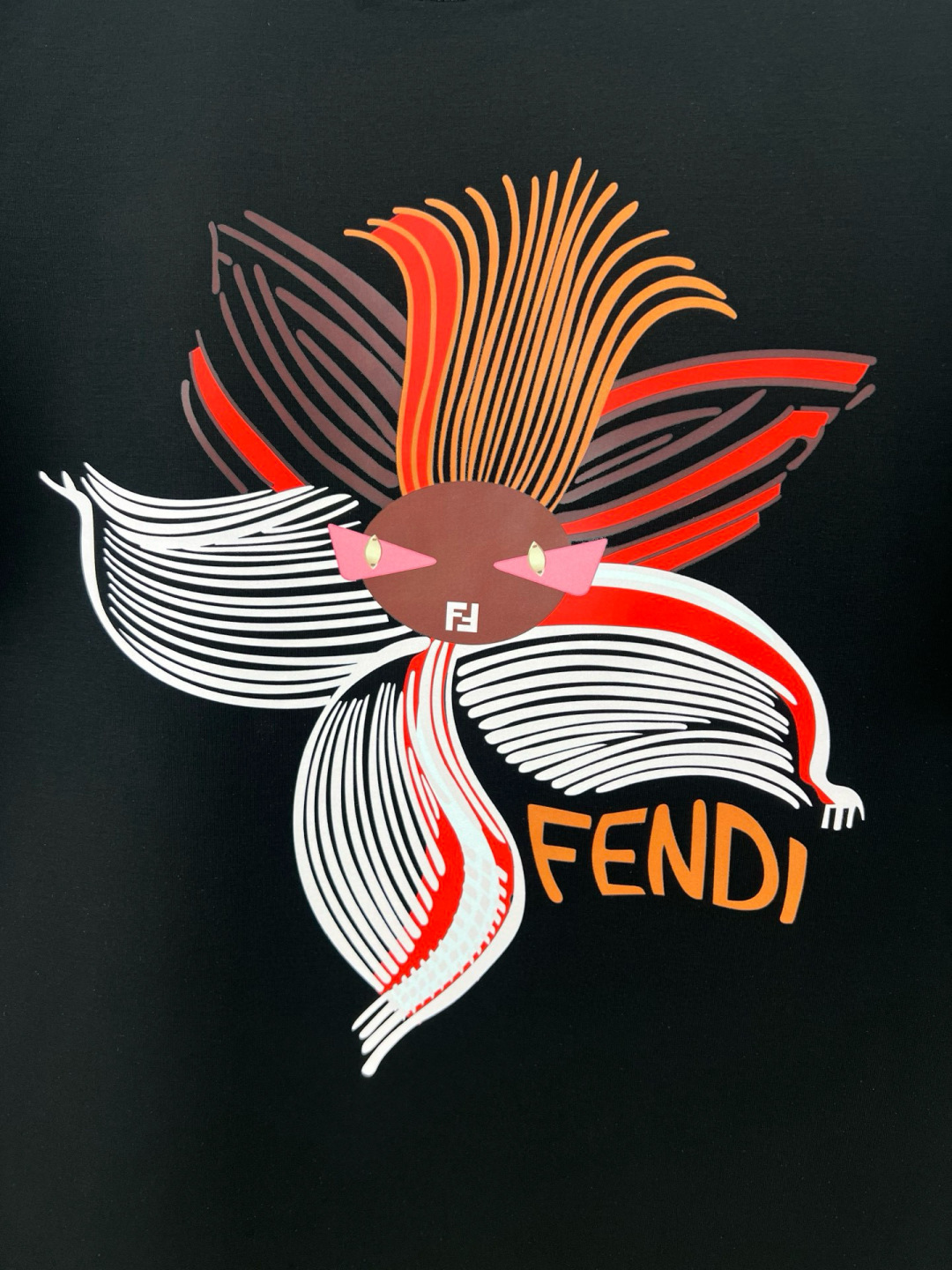 FENDI 25春夏新品花卉图形印花标识短袖T恤，正面胸前饰有花卉图形、FENDI Eyes和FENDI