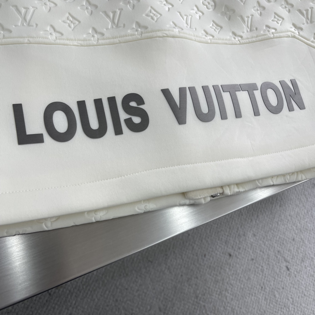 驴牌 25年秋季新款马甲定制五金面料进口提花空气层棉，质感光泽垂感更强，品相高级，通体满铺四叶草元素字母