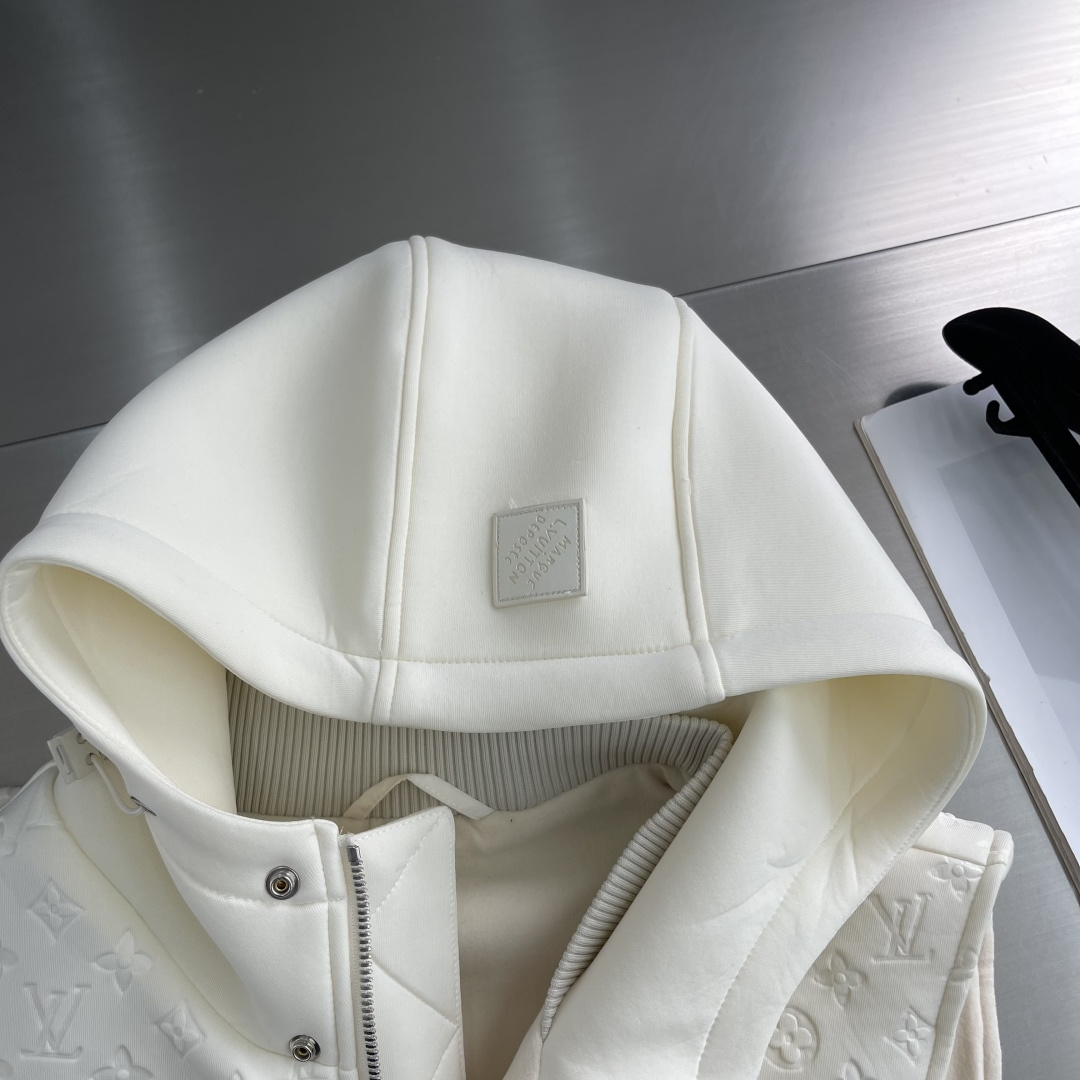 驴牌 25年秋季新款马甲定制五金面料进口提花空气层棉，质感光泽垂感更强，品相高级，通体满铺四叶草元素字母