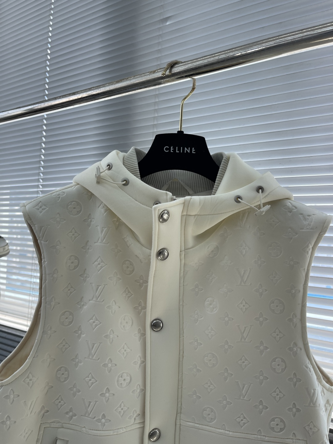 驴牌 25年秋季新款马甲定制五金面料进口提花空气层棉，质感光泽垂感更强，品相高级，通体满铺四叶草元素字母