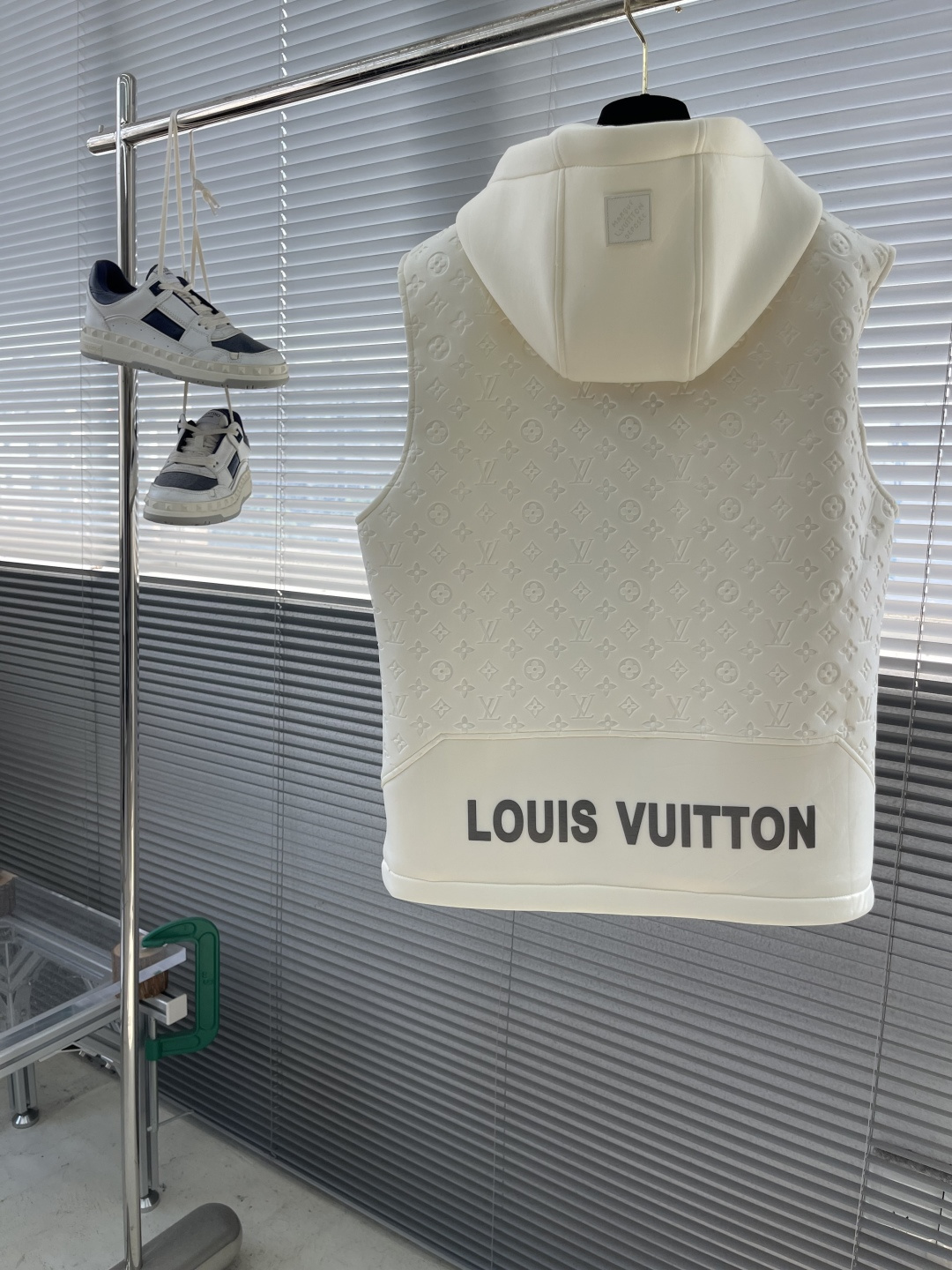 驴牌 25年秋季新款马甲定制五金面料进口提花空气层棉，质感光泽垂感更强，品相高级，通体满铺四叶草元素字母